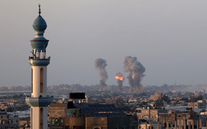 Smoke and flames rise after an Israeli airstrike iin the southern Gaza Strip, amid the most intense Israeli-Palestinian hostilities in seven years. May 12, 2021. Photo by Abed Rahim Khatib/Flash90  *** Local Caption *** òæä
øöåòú òæä
ôìñèéðéí
ôéöåõ
ú÷éôä àååéøéú
çéì àåéø
çîàñ